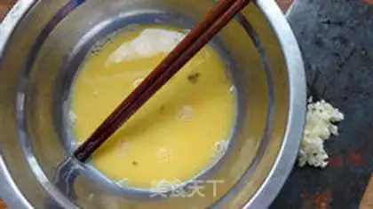 Make Four seasons of bean fried eggs step 1