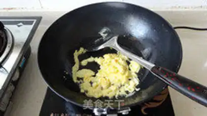 Make Four seasons of bean fried eggs step 3