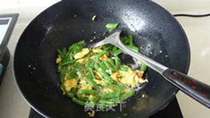 Make Four seasons of bean fried eggs step 4
