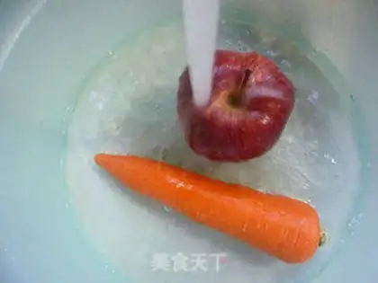 Make Carrot apple juice step 1
