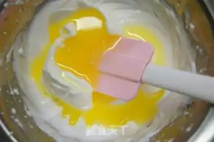 Make Luffy Pirate Flag Cake roll step 3