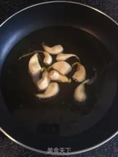Make Garlic beef rolls step 1