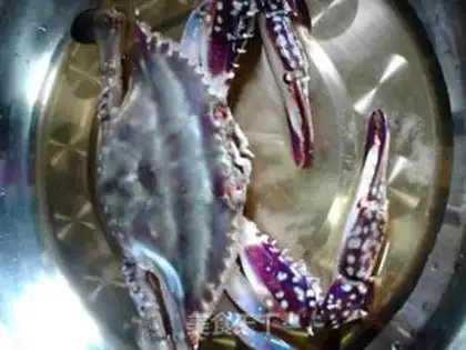 Make Fresh sea crabs step 2