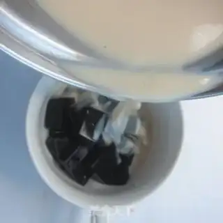 Make Fancygrass frozen milk tea step 5