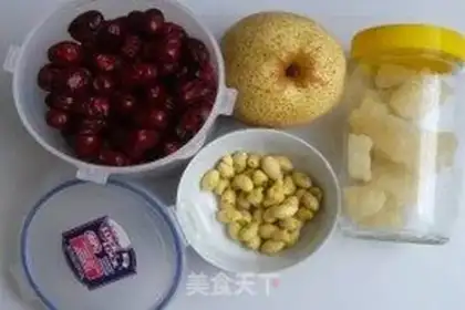 Make Pear date white fruit soup step 0