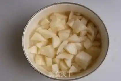 Make Pear date white fruit soup step 2