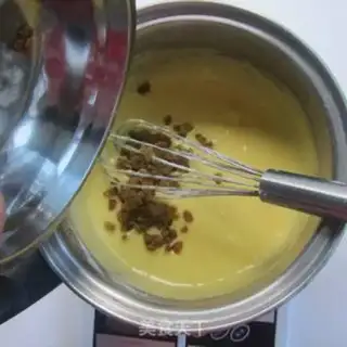 Make raisin yogurt step 2