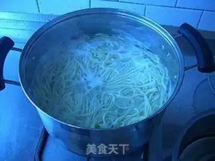 Make Hot dry noodles step 5