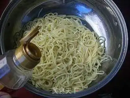 Make Hot dry noodles step 6