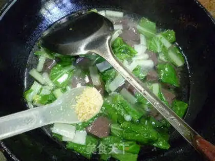 Make Goose blood, cabbage soup step 8