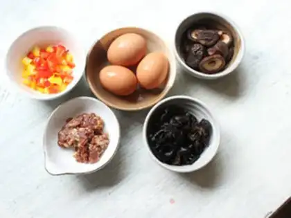 Make Meatloaf eggs step 0