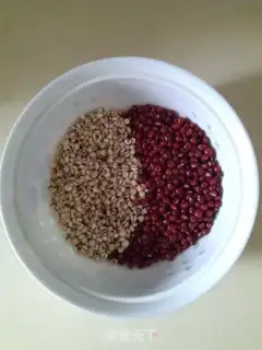 Make Milk-cracked potatoes, red beans step 0