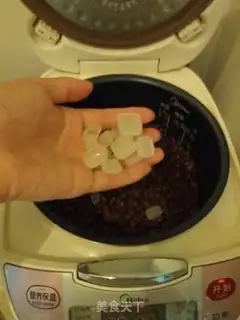 Make Milk-cracked potatoes, red beans step 2