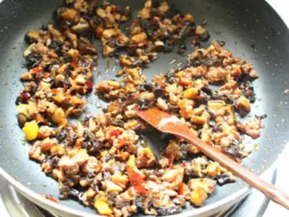 Make Meatloaf eggs step 7