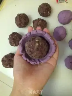 Make Milk-cracked potatoes, red beans step 10