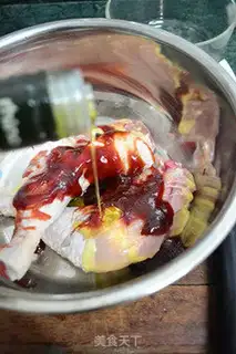 Make Sweet red roast chicken leg step 2