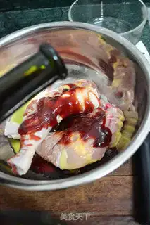 Make Sweet red roast chicken leg step 3