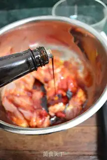 Make Sweet red roast chicken leg step 4