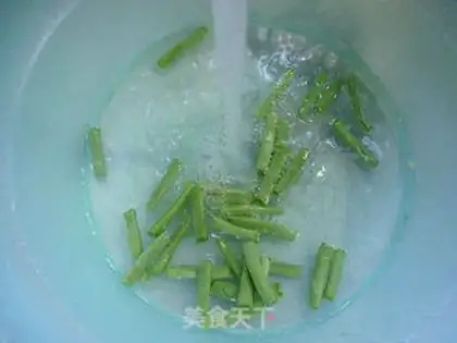 Make Olive gravy with beans step 1