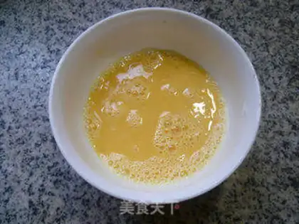 Make Tomato fried eggs and a screwdriver step 2