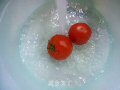 Make Tomato fried eggs and a screwdriver step 3
