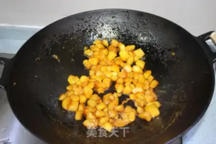 Make Pineapple flipping red sugar bread step 5