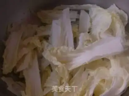 Make Big cabbage pork shrimp dumplings step 2