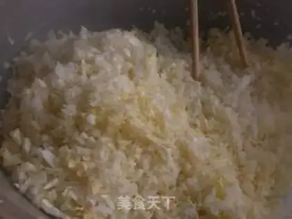 Make Big cabbage pork shrimp dumplings step 3