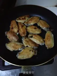 Make Han pour chicken wings step 3