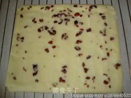 Make Cranberry roll step 22