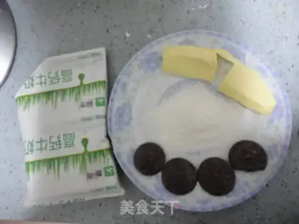 Make Chocolate yolk pie step 1