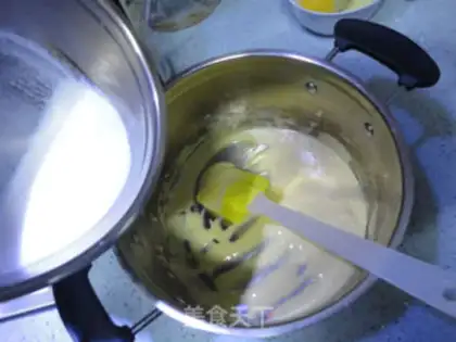Make Chocolate yolk pie step 3