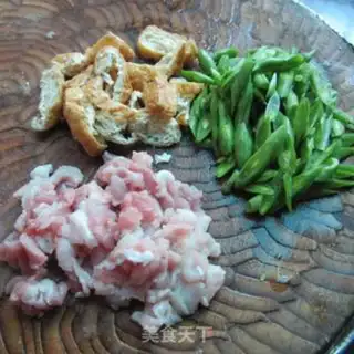 Make Pork oil and tofu step 1