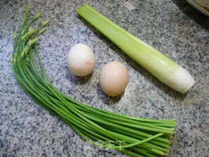 Make The cranberry bouquets and the fried eggs step 0