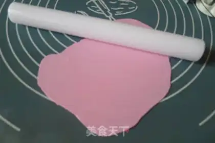 Make Rolling sugar roses step 4