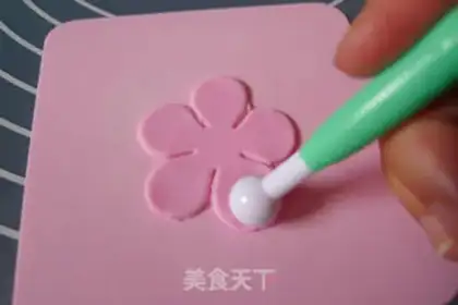 Make Rolling sugar roses step 9