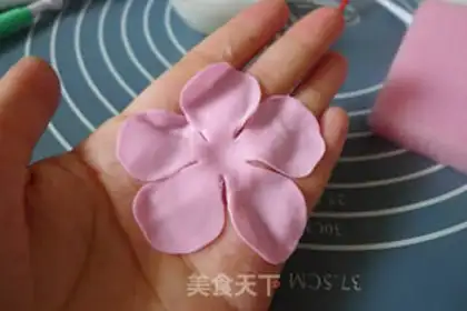 Make Rolling sugar roses step 11