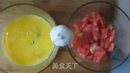 Make Tomato fried eggs step 2