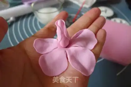Make Rolling sugar roses step 13