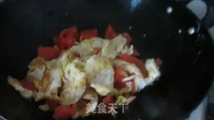 Make Tomato fried eggs step 5