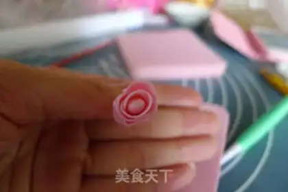 Make Rolling sugar roses step 17