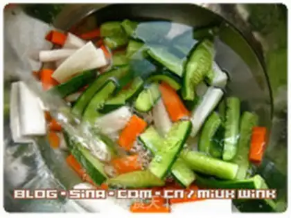 Make A wide three-colour pickles step 1
