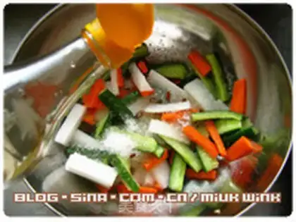 Make A wide three-colour pickles step 2