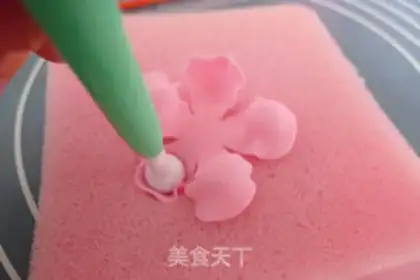 Make Rolling sugar roses step 20
