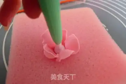 Make Rolling sugar roses step 21