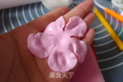 Make Rolling sugar roses step 22