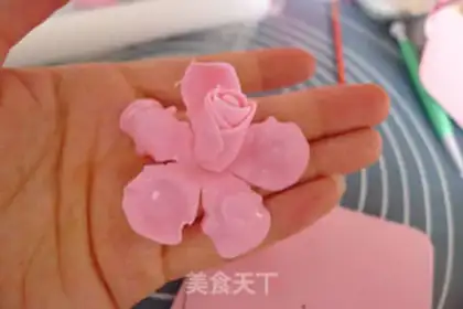 Make Rolling sugar roses step 23