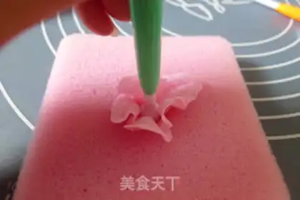 Make Rolling sugar roses step 28