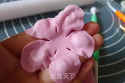 Make Rolling sugar roses step 29