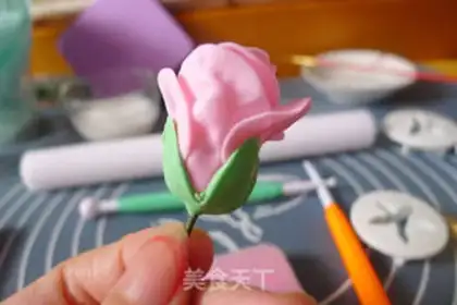 Make Rolling sugar roses step 35
